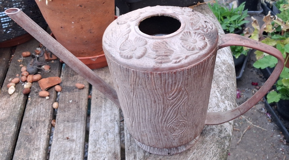 kn watering can