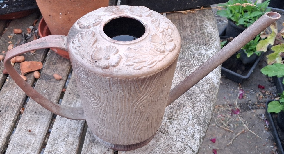 kn watering can